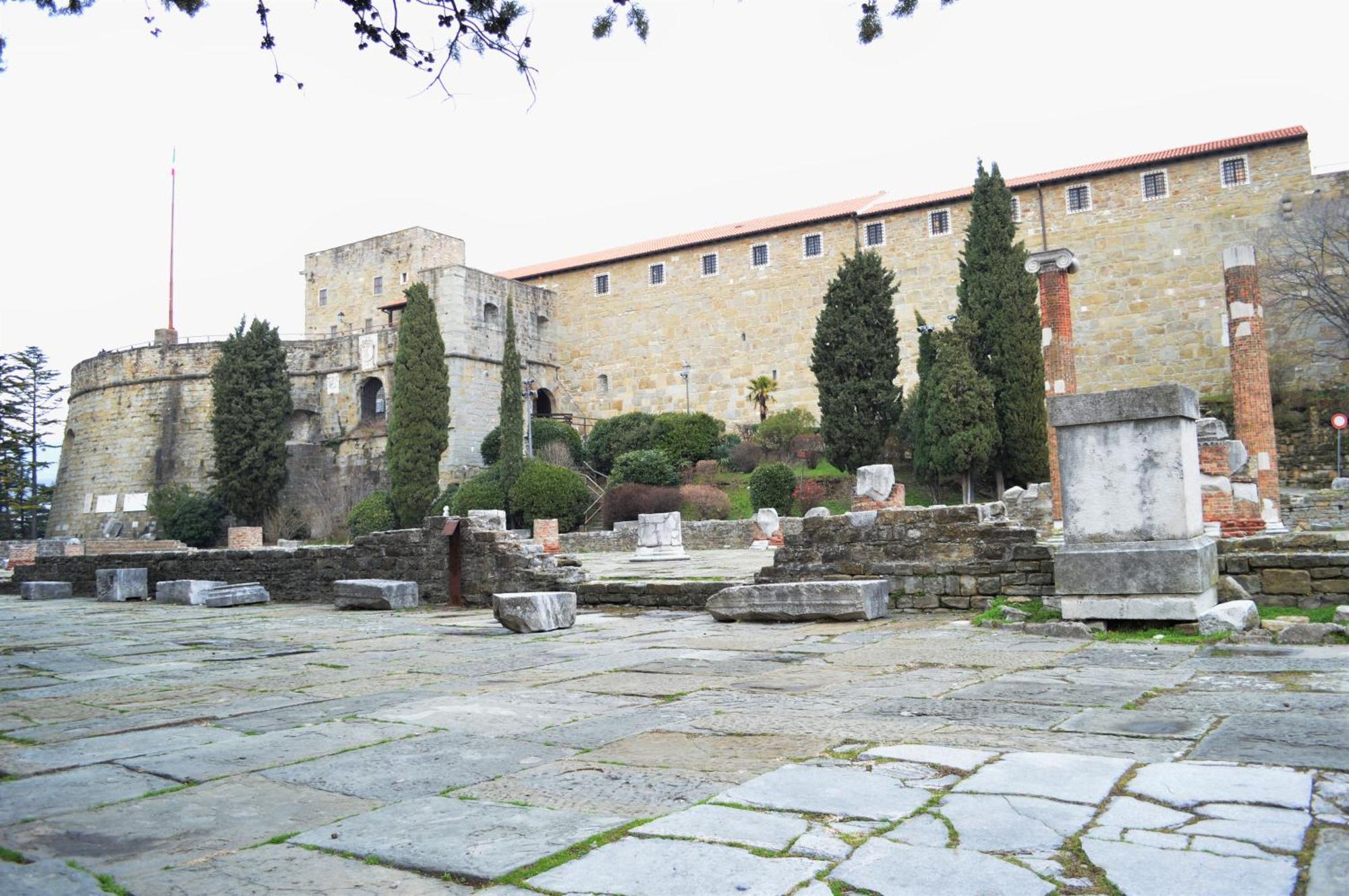 Casa Vacanze Desiderio Trieste Esterno foto